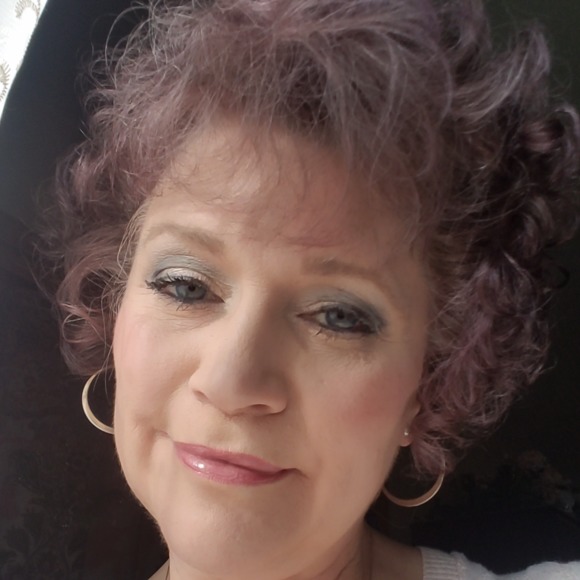 Meet your Posher, Janet - Picture 1 of 1